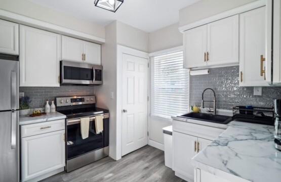 d751e51c 6303 48 DXYzW