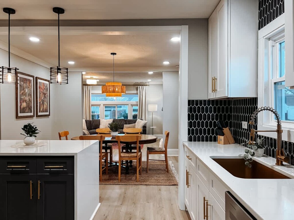 d7cb5deb 361a 42 J LQo