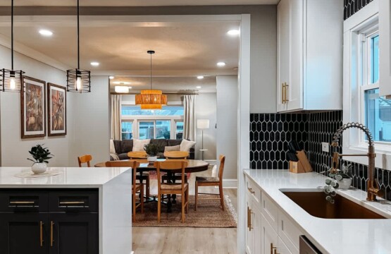 d7cb5deb 361a 42 J LQo