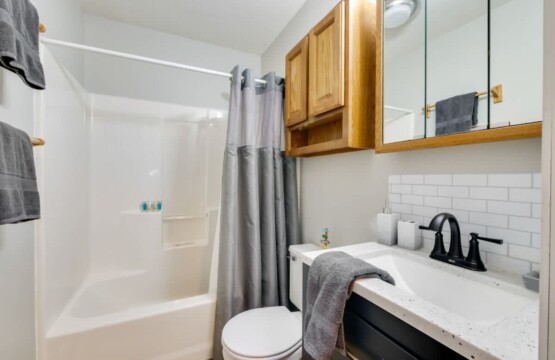 dace06cb 648c 4d 8oGBY