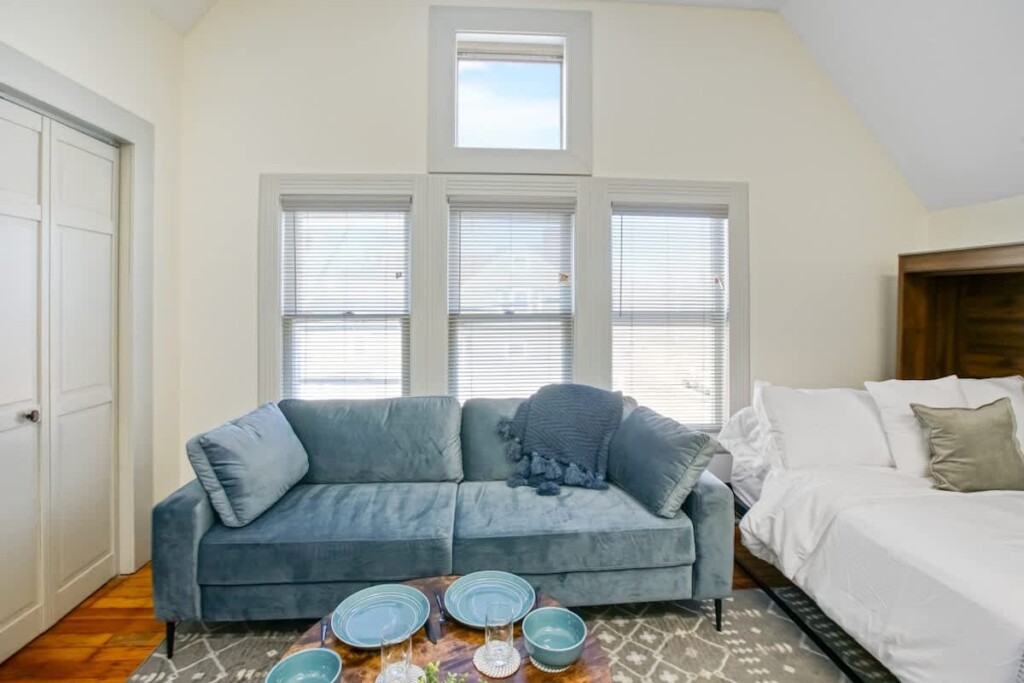 db951aff 81ce 4a UGh73