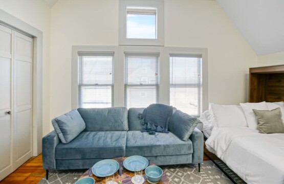 db951aff 81ce 4a UGh73