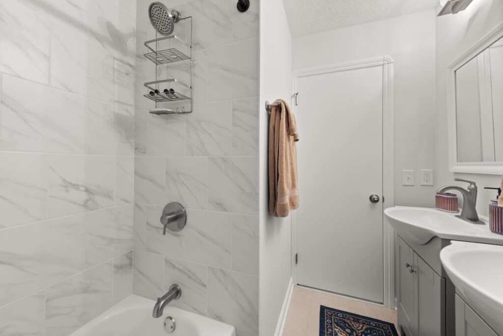 dd8d3eb9 e5c4 46 jtZeF 1