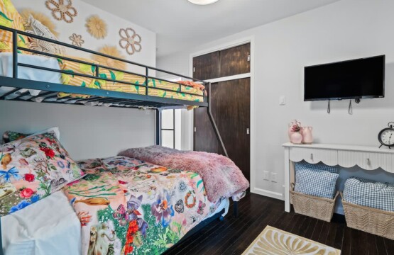 dd97aa1a 7910 4c ezY3E