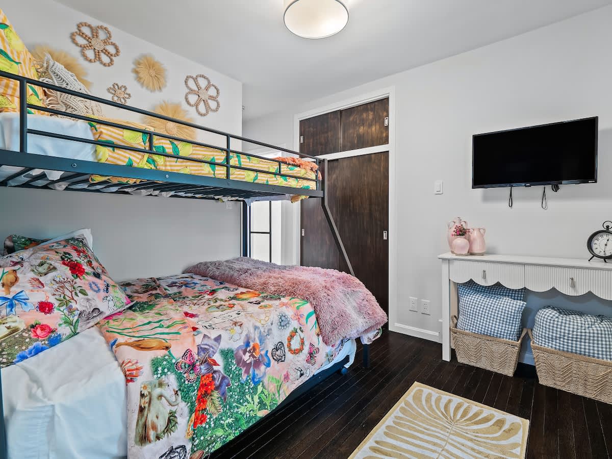 dd97aa1a 7910 4c ezY3E