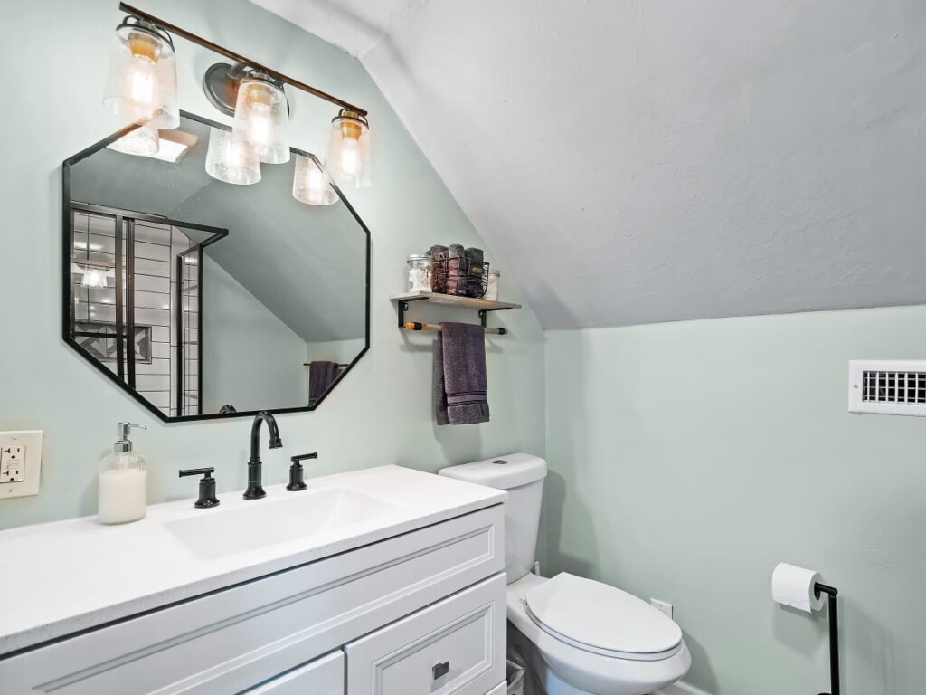 e24d6b23 8094 4c DmW37