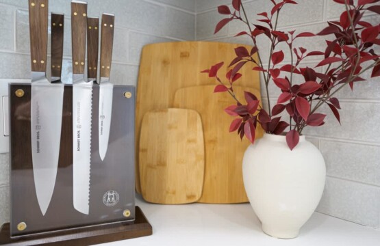 ef9b398d 08c9 43 edy9W