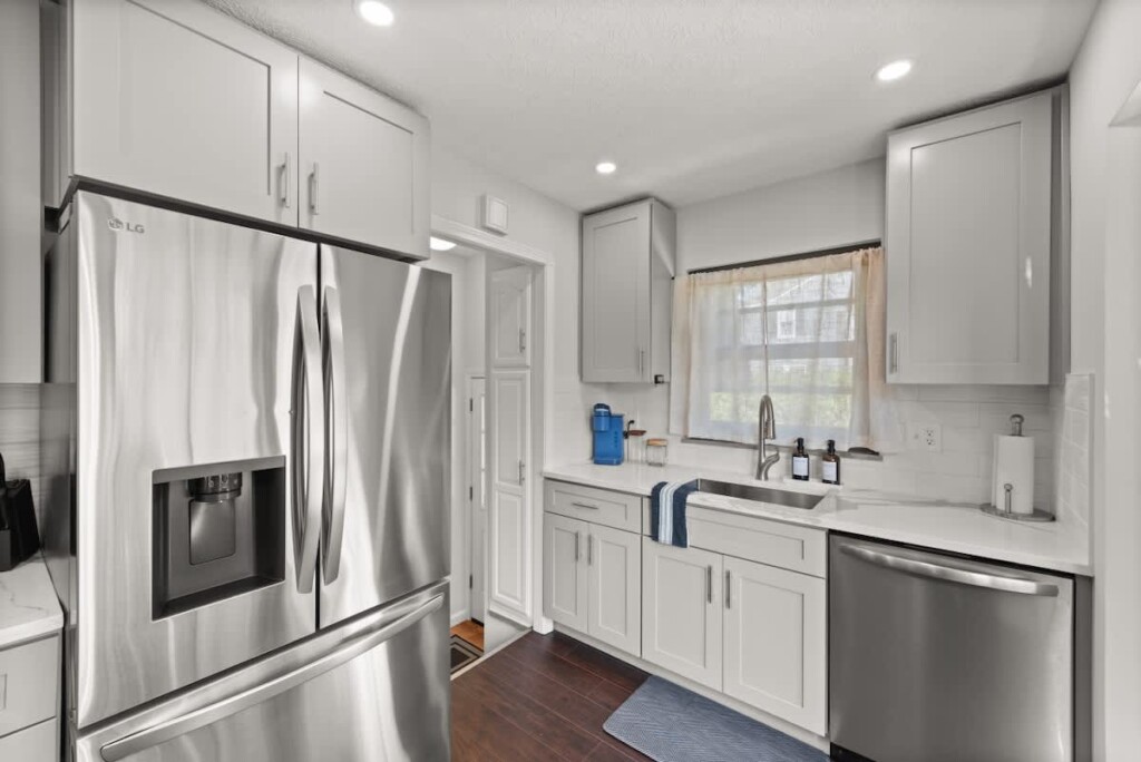 f27020c5 5b17 4a TjNaU