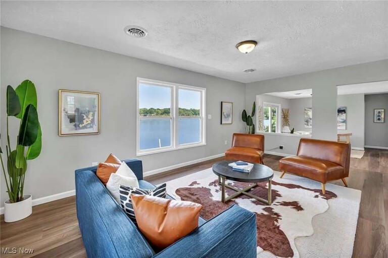 cwqlwkimxavzuwultsis