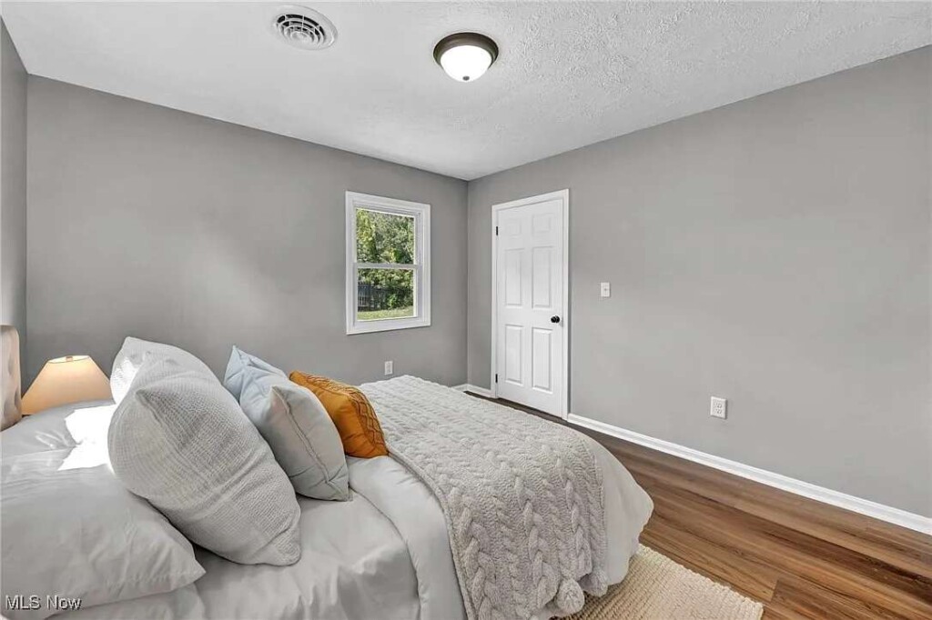 ly8lrw1oddu296exbcto